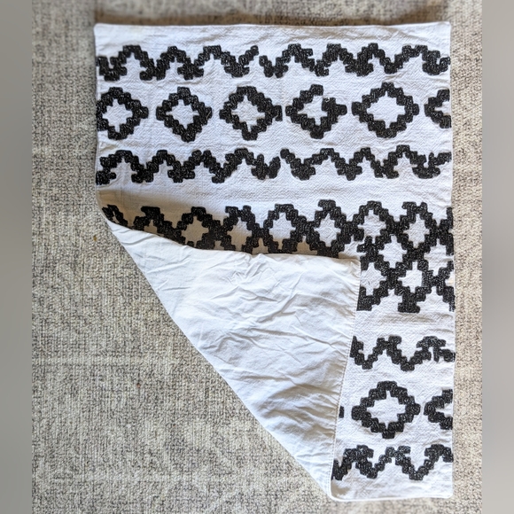 Set of 6 Placements with Aztec Design Navy Silver White - Picture 3 of 5